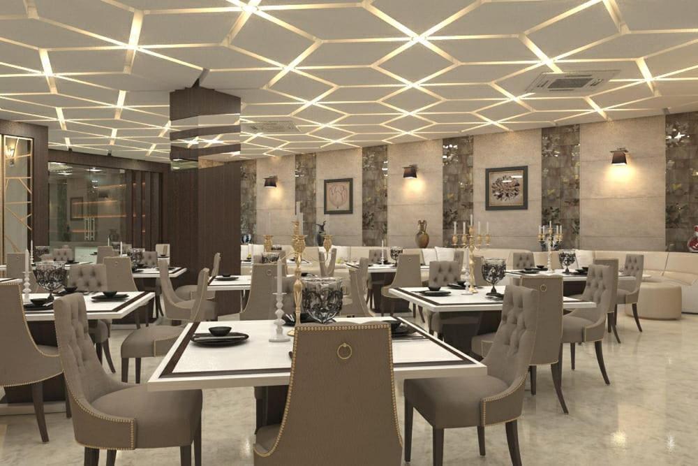 Hotel Yuvraj Grand Jabalpur Bagian luar foto