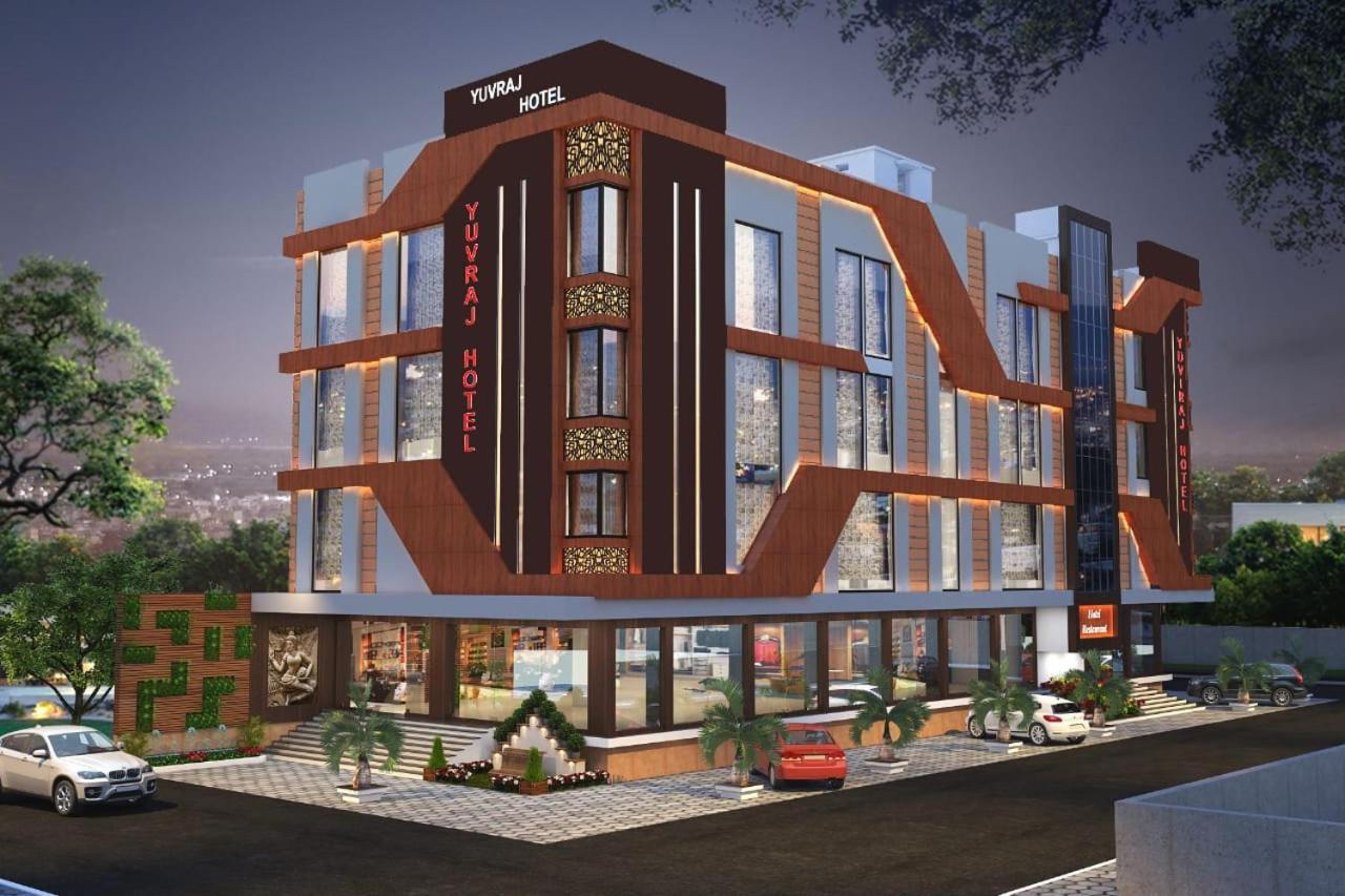 Hotel Yuvraj Grand Jabalpur Bagian luar foto