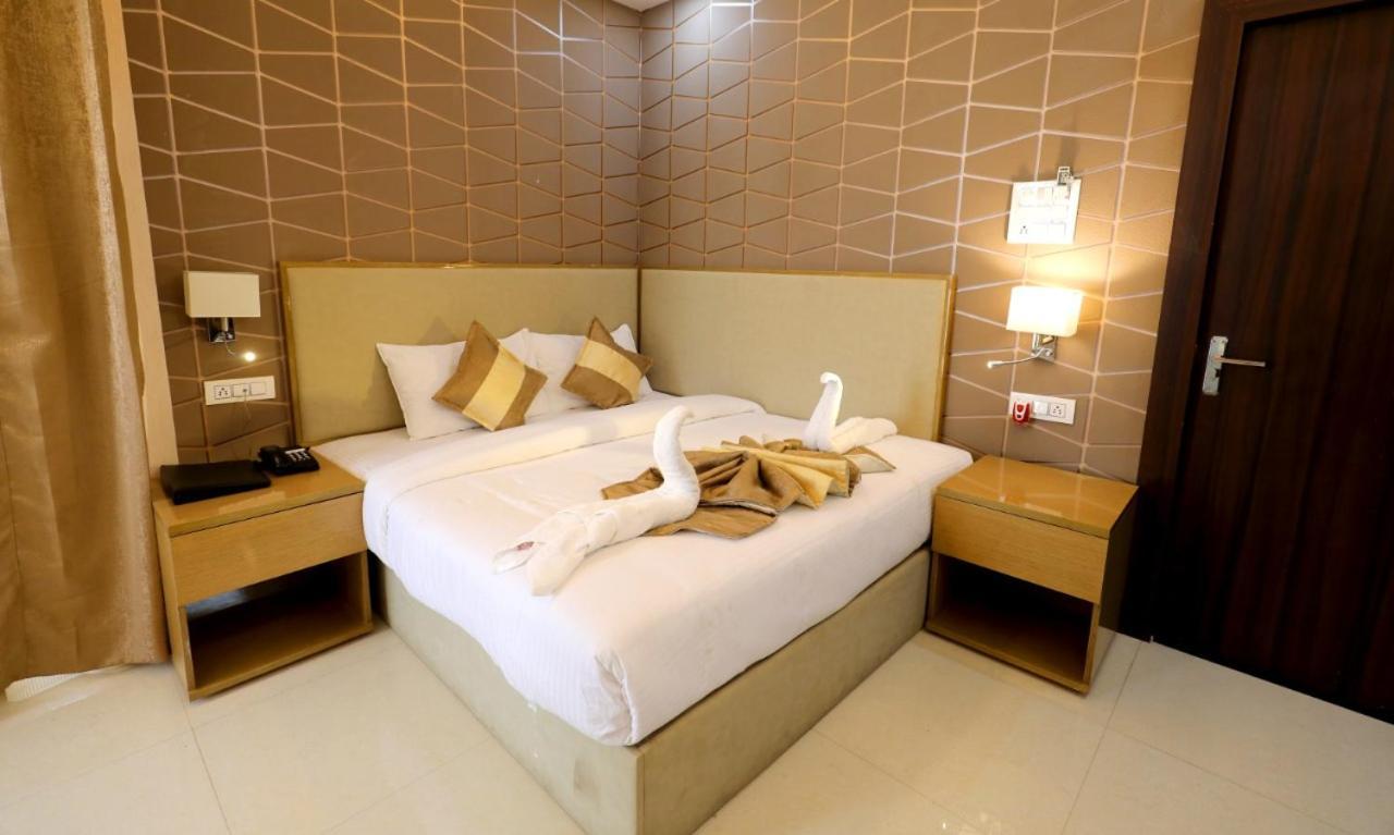 Hotel Yuvraj Grand Jabalpur Bagian luar foto