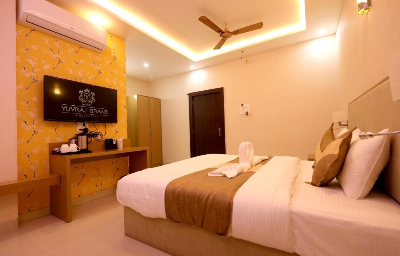 Hotel Yuvraj Grand Jabalpur Bagian luar foto