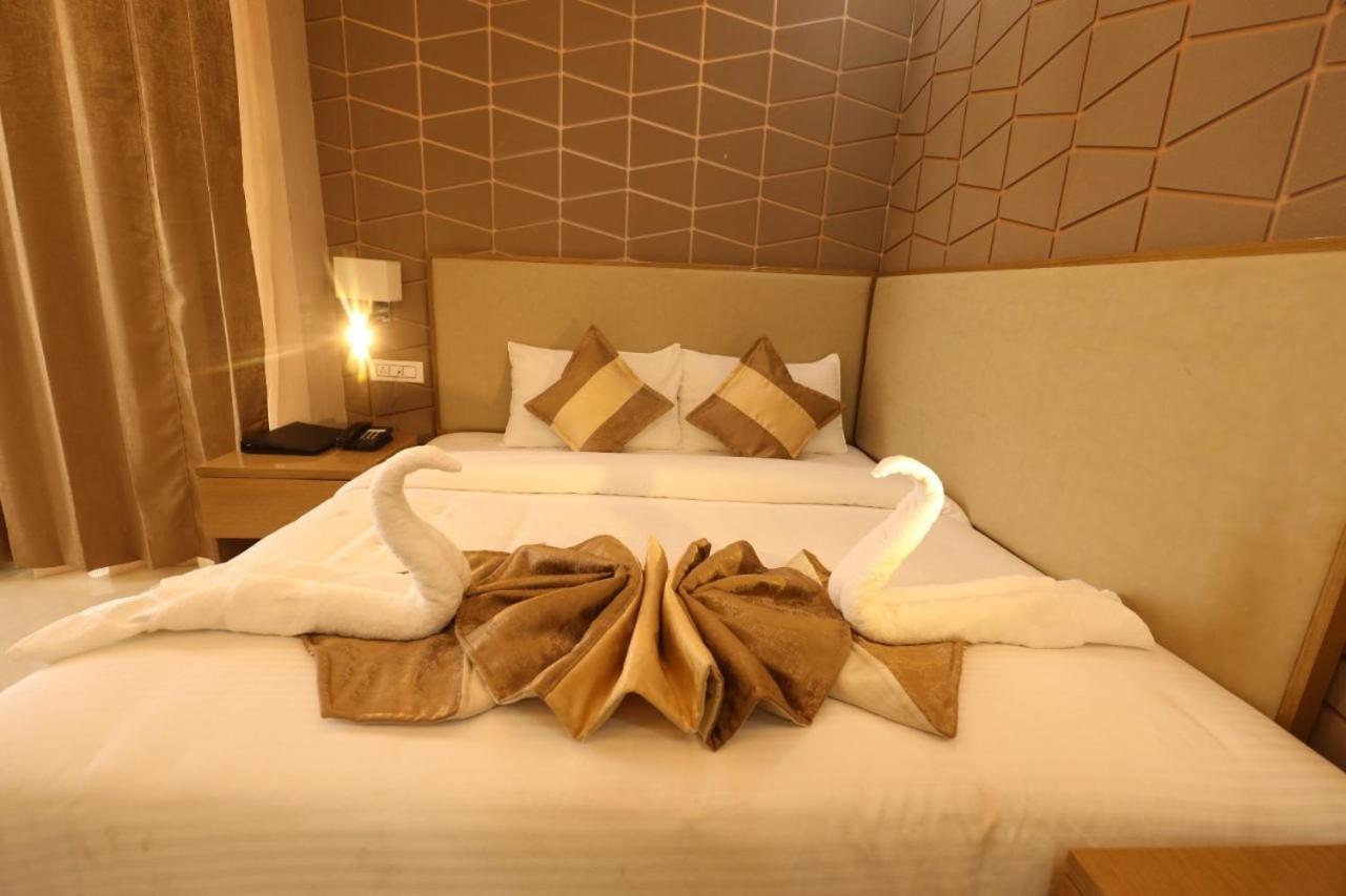 Hotel Yuvraj Grand Jabalpur Bagian luar foto