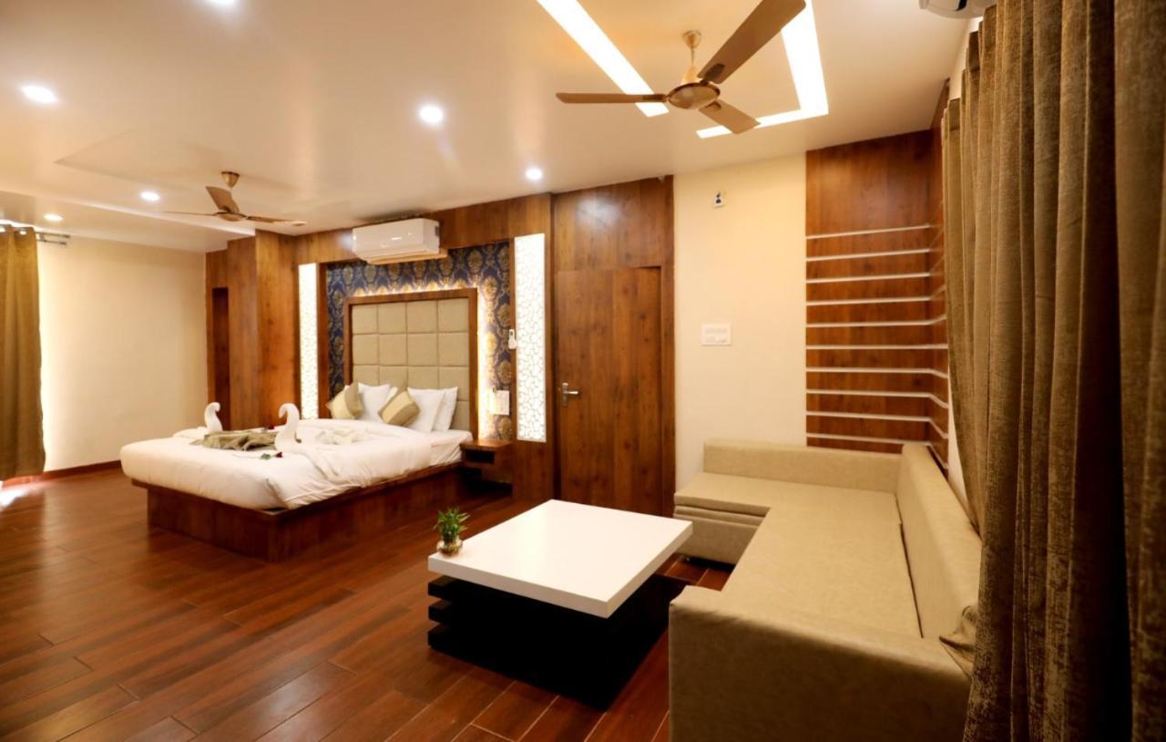 Hotel Yuvraj Grand Jabalpur Bagian luar foto