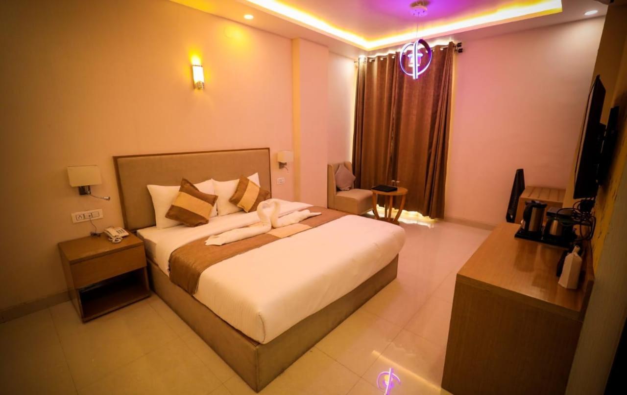 Hotel Yuvraj Grand Jabalpur Bagian luar foto