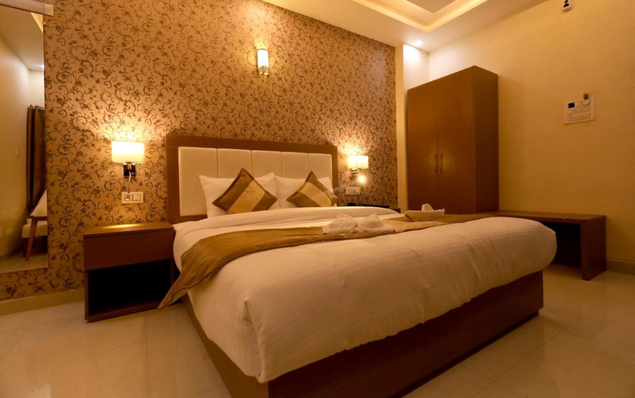 Hotel Yuvraj Grand Jabalpur Bagian luar foto