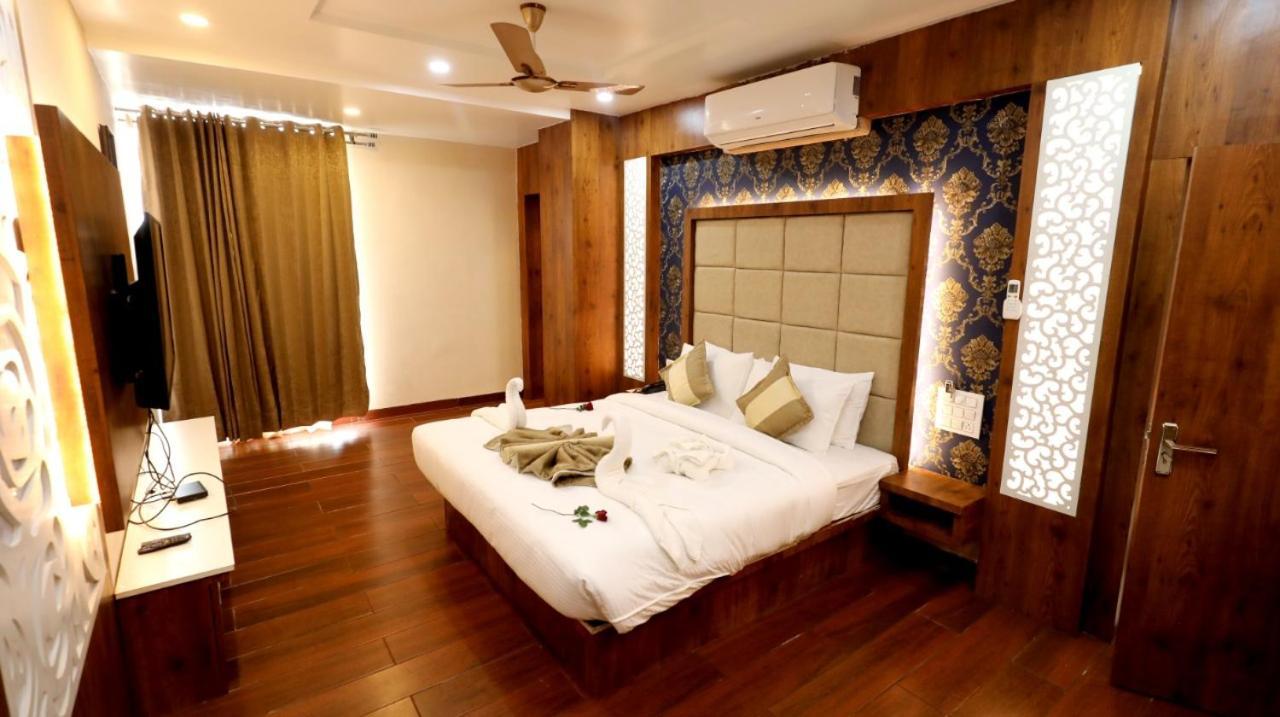Hotel Yuvraj Grand Jabalpur Bagian luar foto