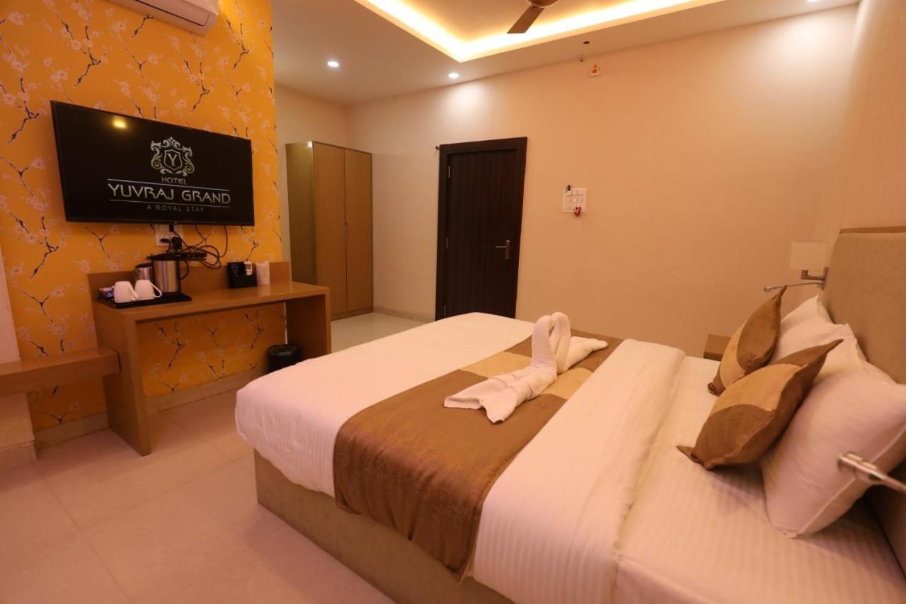 Hotel Yuvraj Grand Jabalpur Bagian luar foto