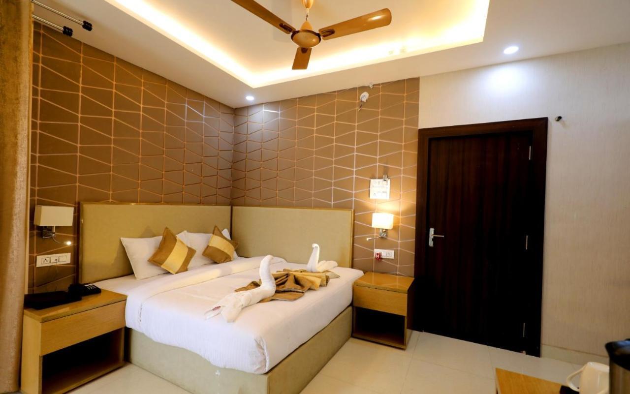 Hotel Yuvraj Grand Jabalpur Bagian luar foto